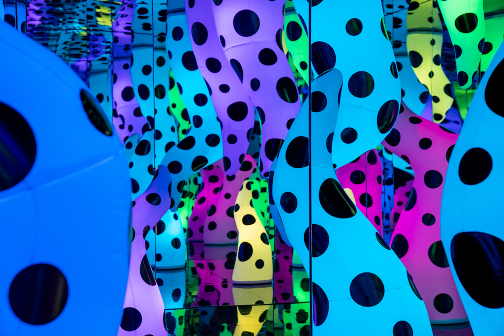 Yayoi Kusama, LOVE IS CALLING, 2013. Acquired through the generosity of Barbara Lee/The Barbara Lee Collection of Art by Women, Fotene Demoulas and Tom Coté, Hilary and Geoffrey Grove, Vivien and Alan Hassenfeld, Jodi and Hal Hess, Barbara H. Lloyd, and an anonymous donor. Photo: Ernie Galan. © YAYOI KUSAMA. Courtesy David Zwirner, New York; Ota Fine Arts, Tokyo/Singapore/Shanghai; Victoria Miro, London/Venice