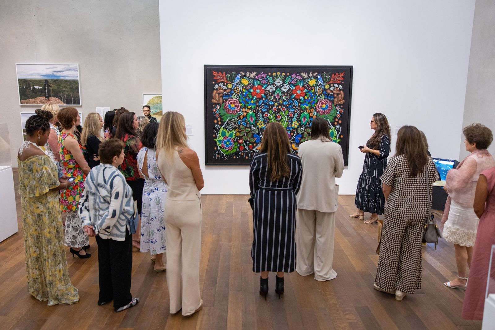 Jennifer Inacio Priceless® Rincón del Curador: Visita guiada de la exposición