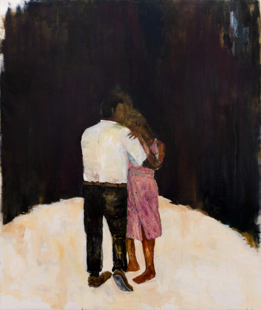 Pintura de un hombre y una mujer abrazándose, con un fondo marrón y un suelo beige.